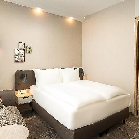 - - Hauptbahnhof By Ihg 4* MHG