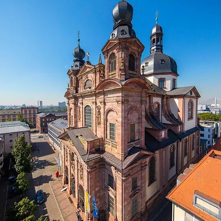 Hotel - - Hauptbahnhof By Ihg