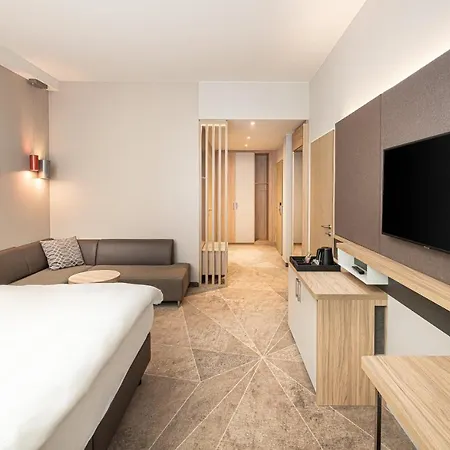 - - Hauptbahnhof By Ihg