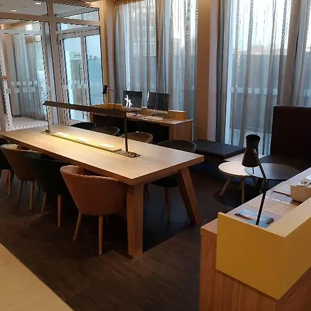 Отель - - Hauptbahnhof By Ihg 4*