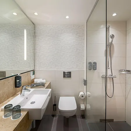 - - Hauptbahnhof By Ihg