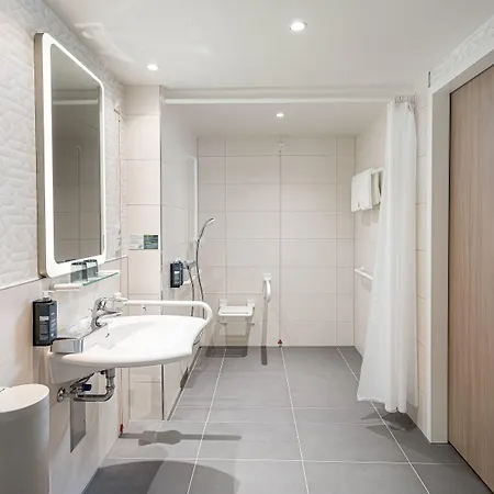 - - Hauptbahnhof By Ihg