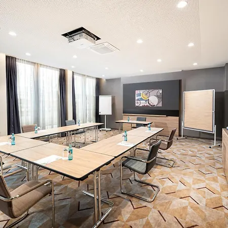 - - Hauptbahnhof By Ihg 4*