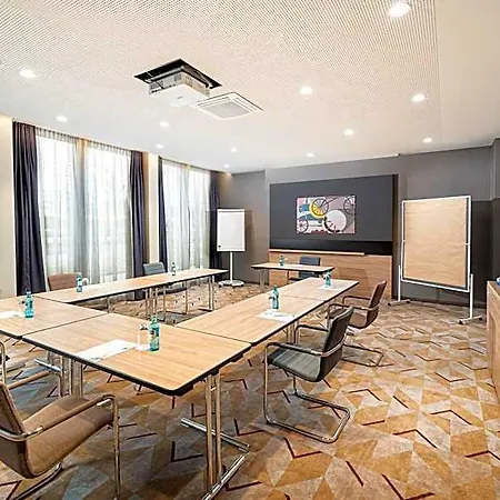 Hotel - - Hauptbahnhof By Ihg
