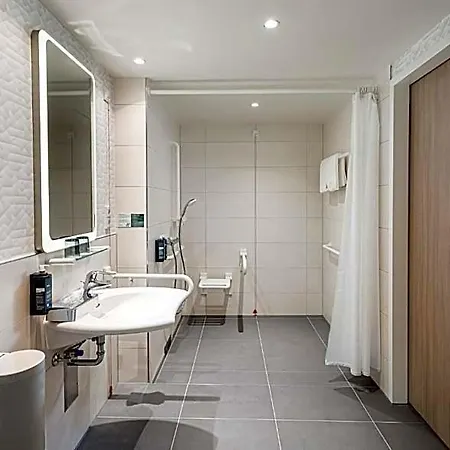 - - Hauptbahnhof By Ihg Hotel