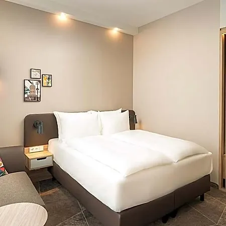 - - Hauptbahnhof By Ihg