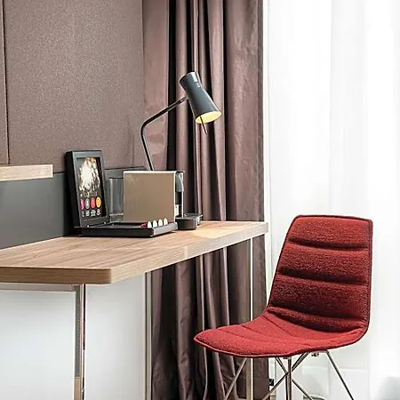 - - Hauptbahnhof By Ihg