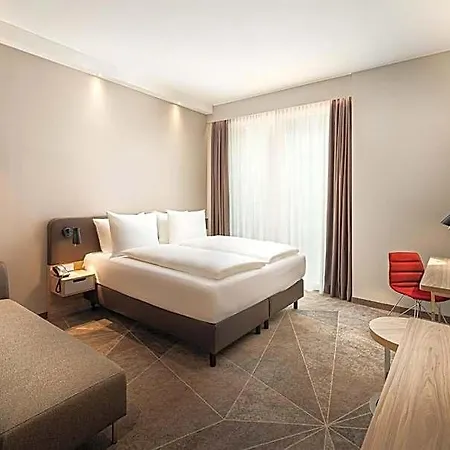 - - Hauptbahnhof By Ihg