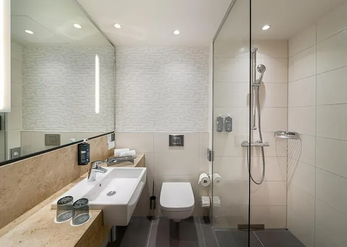 - - Hauptbahnhof By Ihg 4*